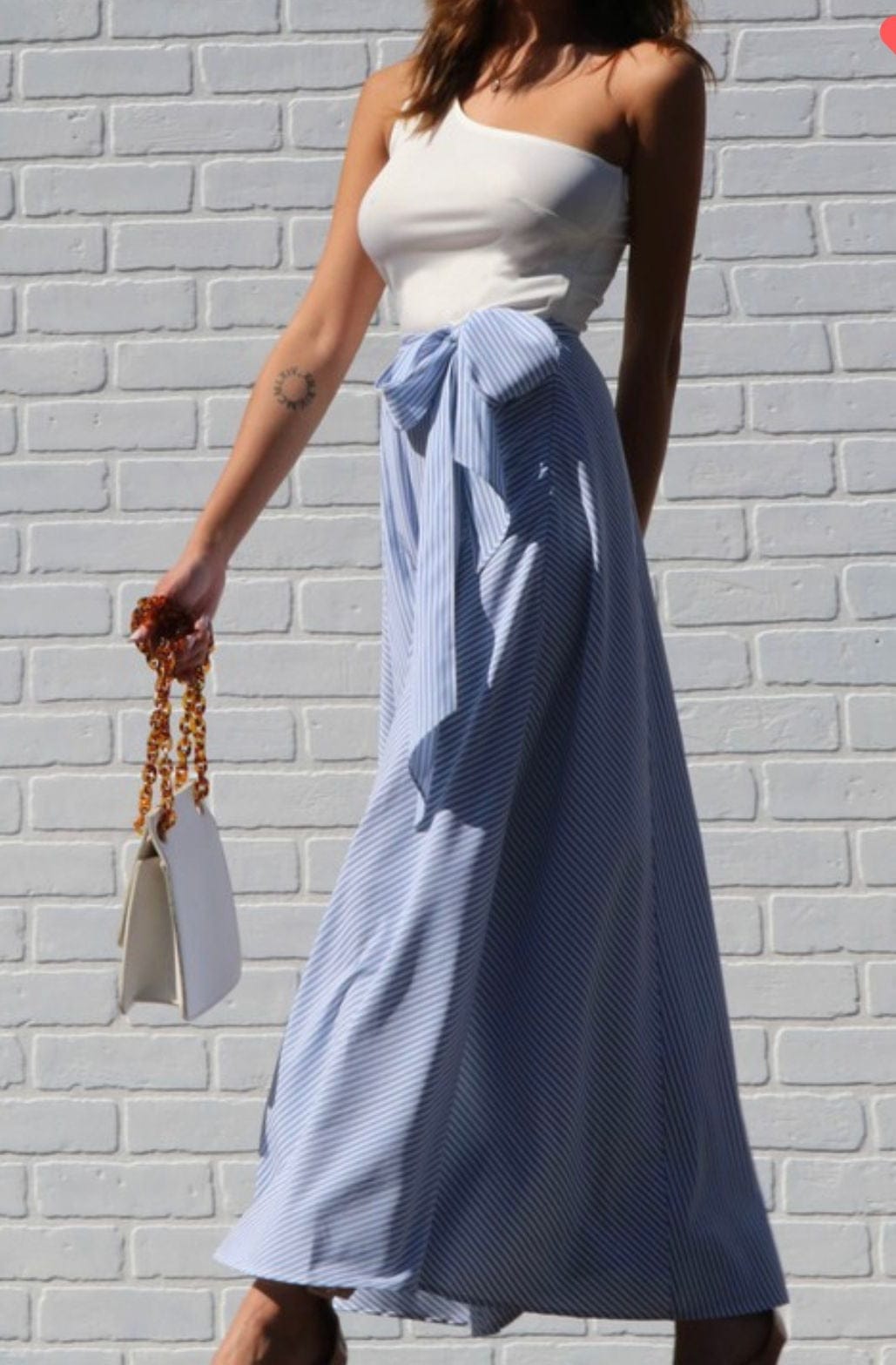 "Blue Bliss: A Knee-Length Maxi Dress for a Sassy and Chic Look"